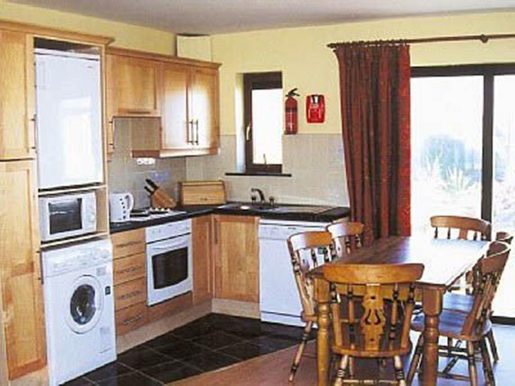 Garrylucas Kinsale Coastal Cottages מראה חיצוני תמונה