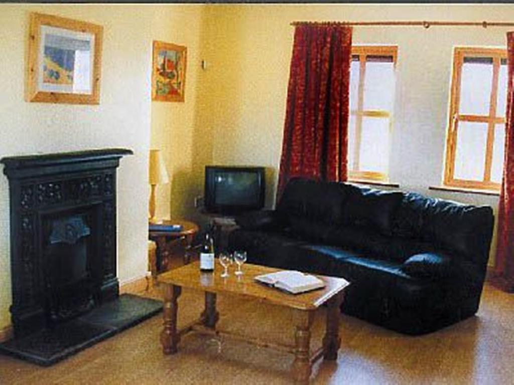 Garrylucas Kinsale Coastal Cottages מראה חיצוני תמונה